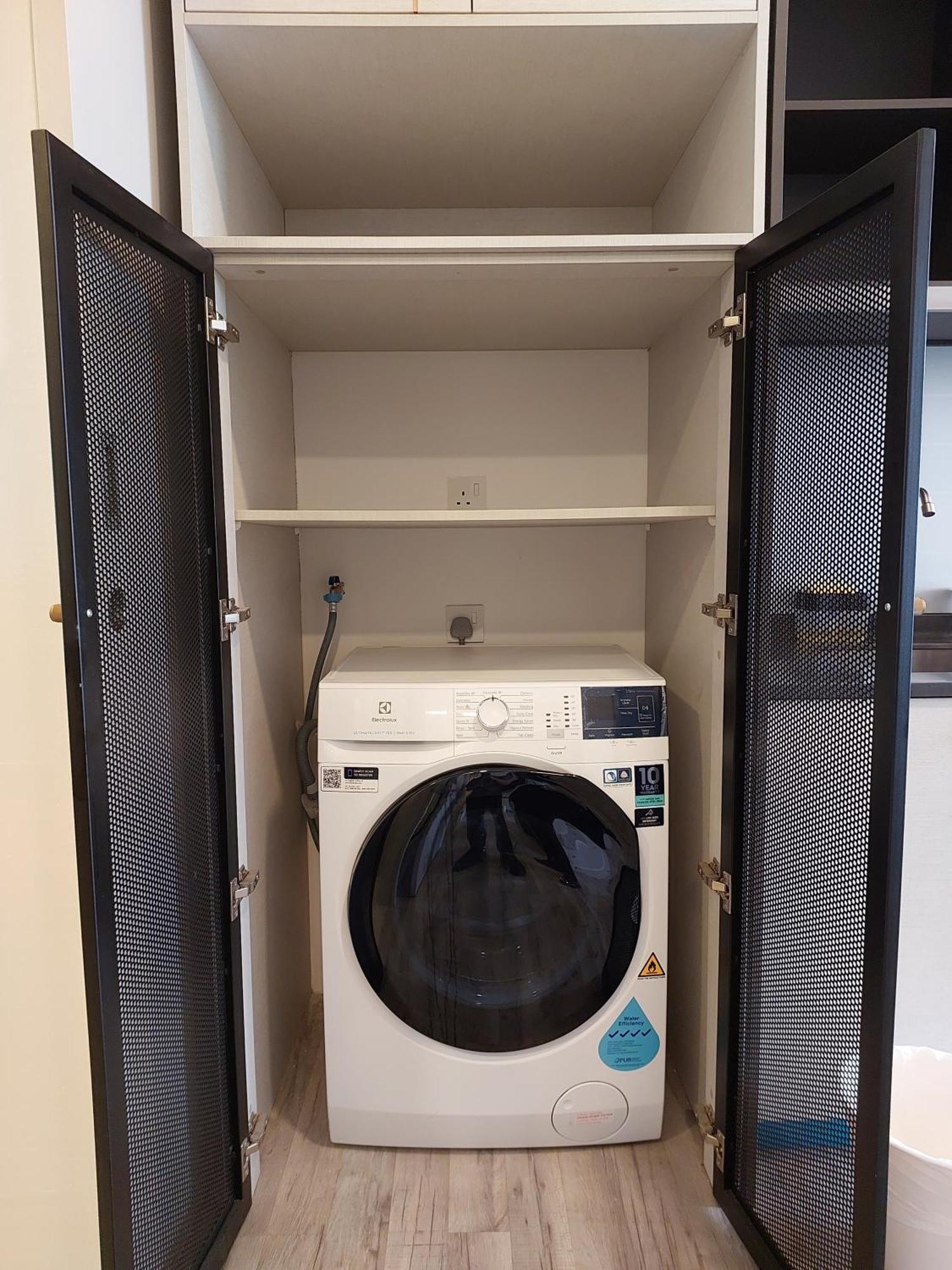 דירות קואלה לומפור Millerz Square By Mykey מראה חיצוני תמונה A washing machine in a laundry room