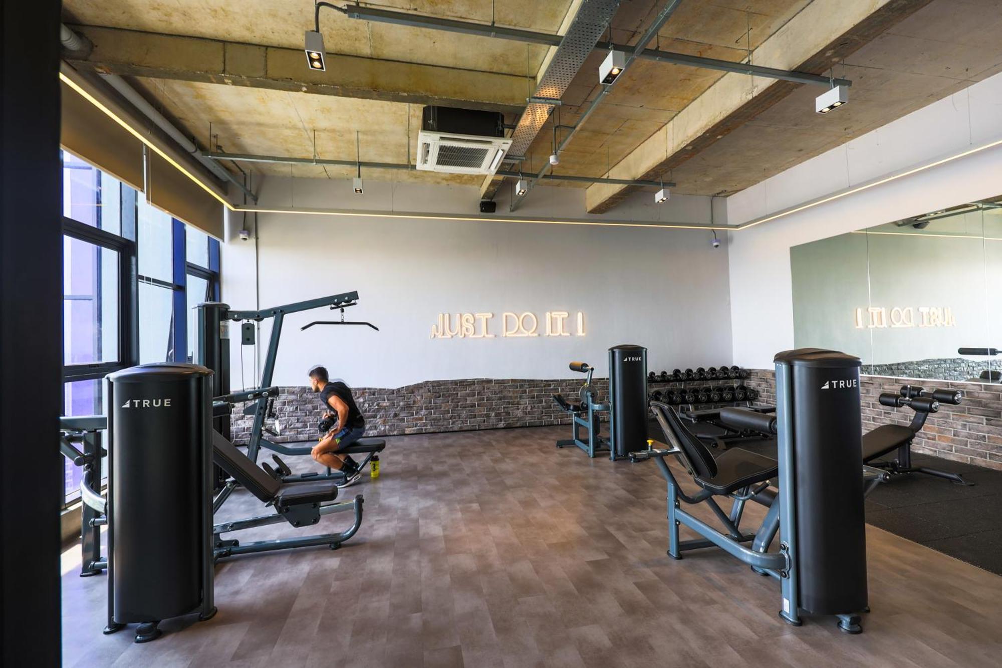 דירות קואלה לומפור Millerz Square By Mykey מראה חיצוני תמונה The gym at the University of Roehampton