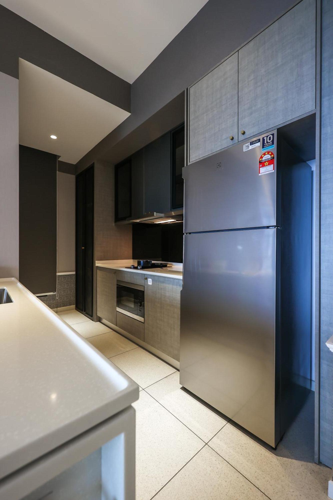 דירות קואלה לומפור Millerz Square By Mykey מראה חיצוני תמונה A refrigerator in a kitchen
