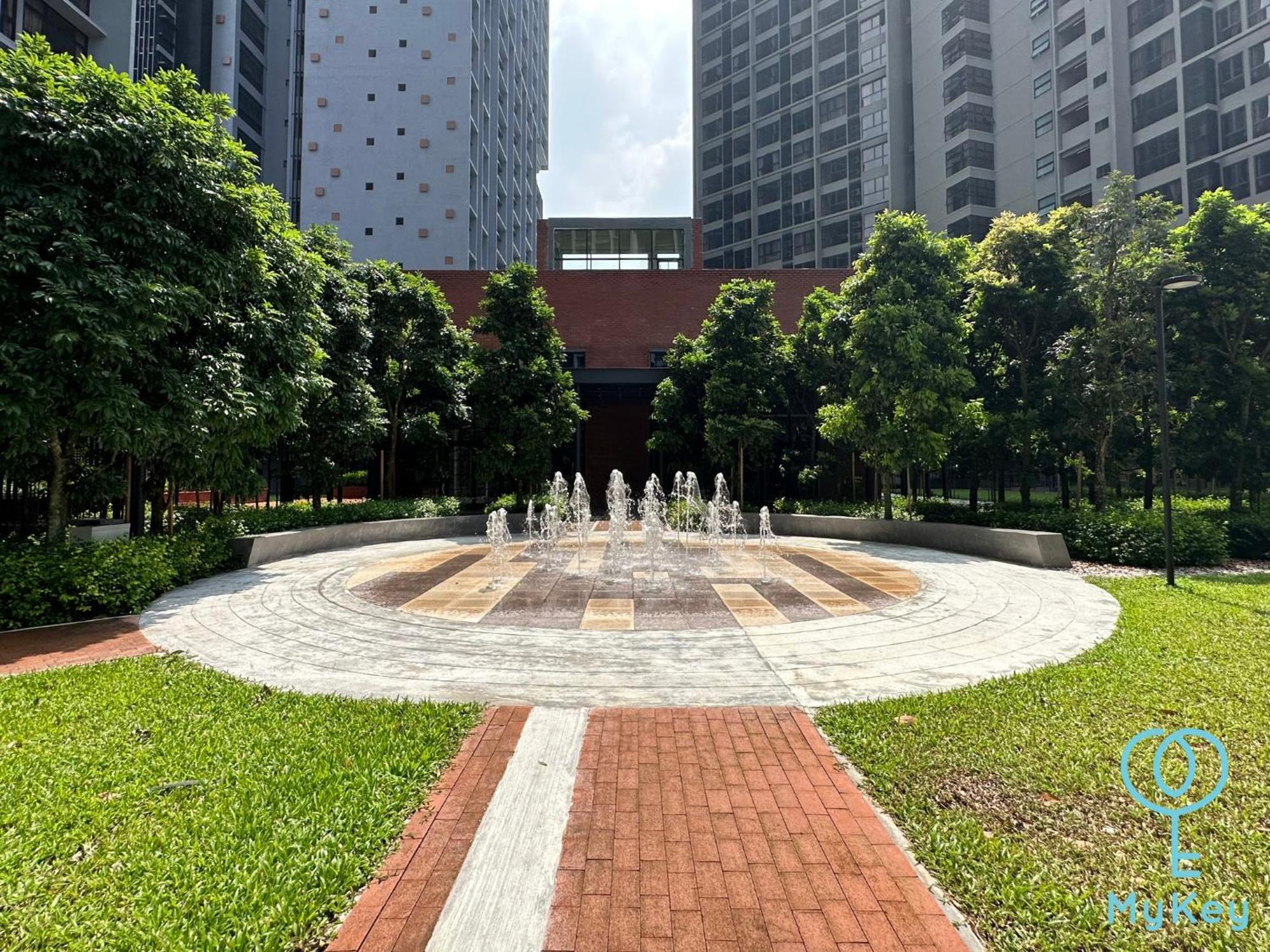 דירות קואלה לומפור Millerz Square By Mykey מראה חיצוני תמונה Fountain at the entrance of the station